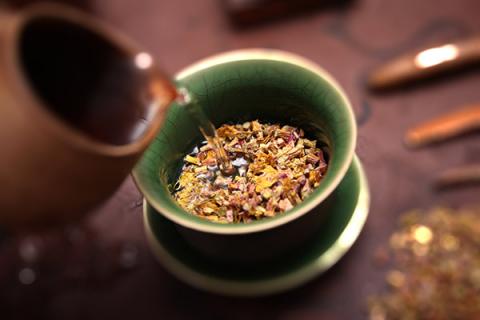 石斛的功效与作用禁忌 黄芪石斛的功效与作用禁忌