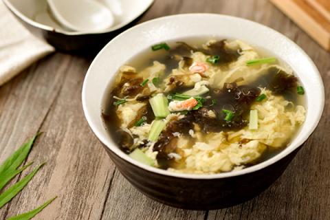 紫菜鸡蛋汤的功效与作用（紫菜鸡蛋汤的功效与作用会发胖吗）